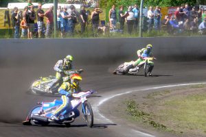 1200px-Speedway_Wolfslake_gegen_Stralsund_07.06.2015_14-27-11